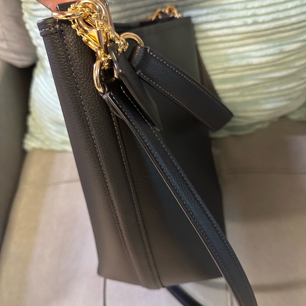 Coach Large Black Leather Bucket Bag - Picture 3 of 6